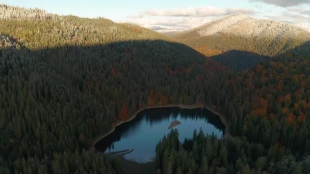 Αεροφωτογραφία του όμορφου Blue Lakes στην Ουκρανία. Ταξιδιωτικός προορισμός στην Ευρώπη — Αρχείο Βίντεο