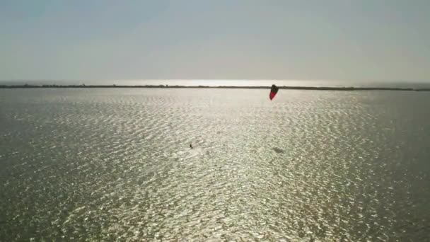 Vista aérea kite surf en el mar — Vídeos de Stock