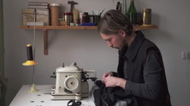 Erkek terzi dikiş kürk atölye furrier makinede