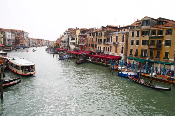 Venise Italie Mooings Près Pont Rialto Beaucoup Touristes — Photo