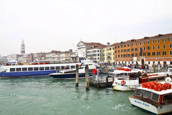 Quai Avec Des Bateaux Venise Italie — Photo
