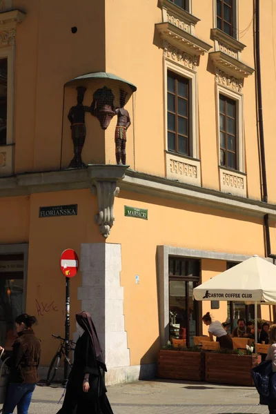 Krakow Florianska sokakta Etiyopyalılar altında ev. Polonya