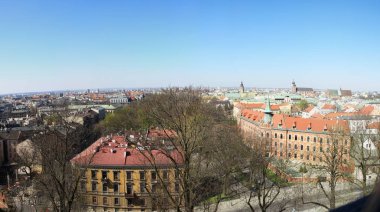 Wawel Kalesi 'nin duvarlarından Krakow Panoraması. Polonya