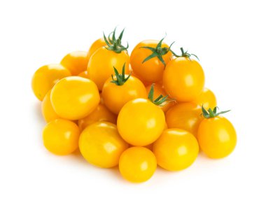 Beyaz arkaplanda sarı domatesler