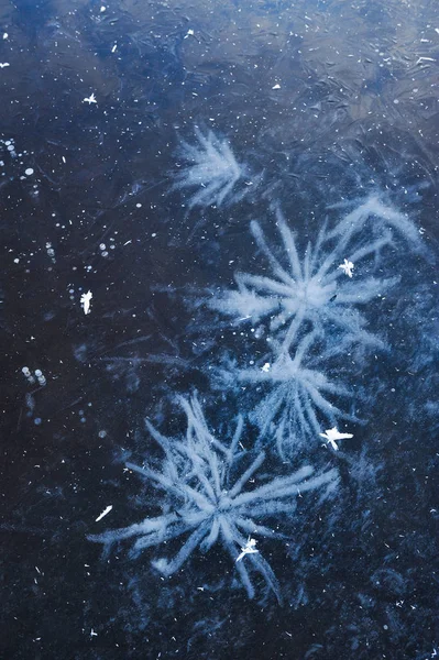 Tuhaf Bir Biçimde Suda Donmuş Hava Kabarcıkları — Stok fotoğraf