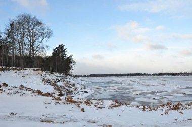 Dondurma'nın geç Kasım ayında Vychegda nehrinde.