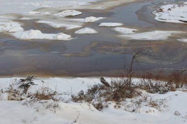 Dondurma'nın geç Kasım ayında Vychegda nehrinde.