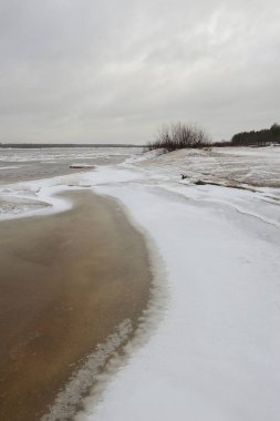 Dondurma'nın geç Kasım ayında Vychegda nehrinde.