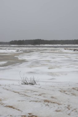 Dondurma'nın geç Kasım ayında Vychegda nehrinde.