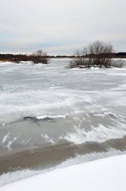 Freezings geç Kasım ayında Nehri üzerinde.