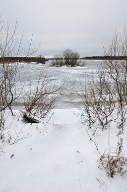 Freezings geç Kasım ayında Nehri üzerinde.