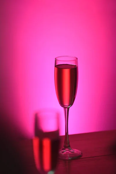 Roze champagneglas. — Stockfoto