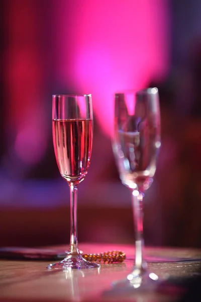 Różowy kieliszek szampana. — Zdjęcie stockowe