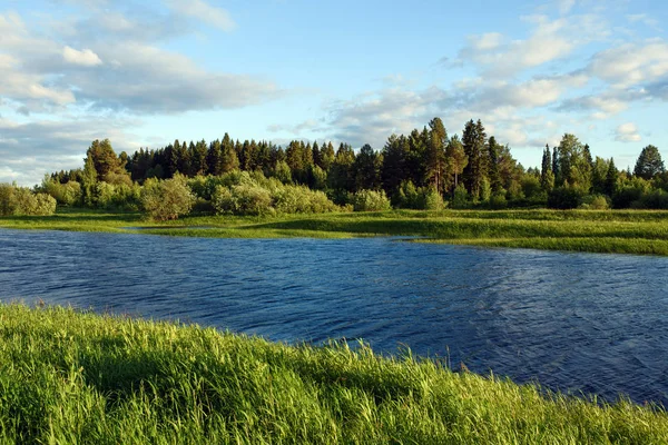 Gölde gün batımı