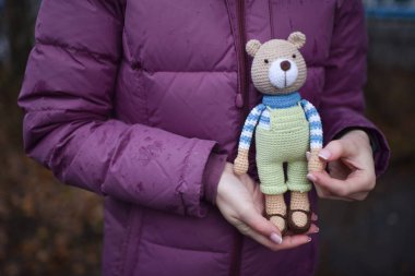 Amigurumi oyuncağı. Oyuncak ayı..