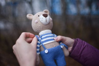 Amigurumi oyuncağı. Oyuncak ayı..