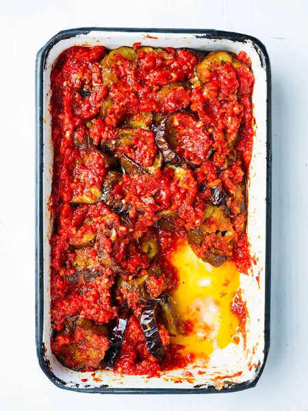 Orta Doğu demlenmiş patlıcan tepsi kapat