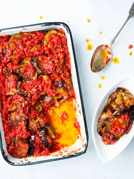 Orta Doğu demlenmiş patlıcan tepsi kapat