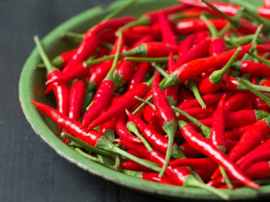 Rustik Kırmızı kuş gözü chilies yakın çekim