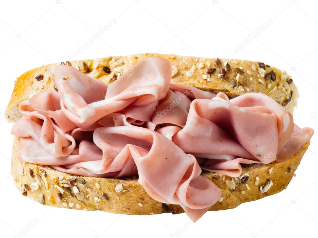 primer plano de fondo blanco sándwich de mortadela italiana 2023