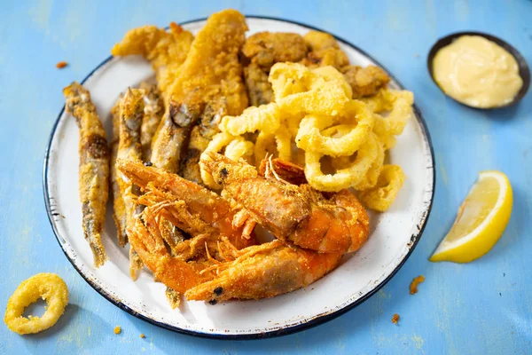 Primo Piano Pesce Fritto Misto Rustico Italiano — Foto Stock