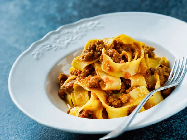 Rustik Talyan Pappardelle Bolognese Makarna Soslu Yakın Çekim — Stok fotoğraf