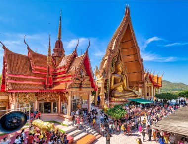 Kanchanaburi, Tayland, 1 Ocak 2019, büyük kalabalıklar kaplan Mağara Tapınağı (Wat Tham Sua). Budizm Tayland'da büyük.