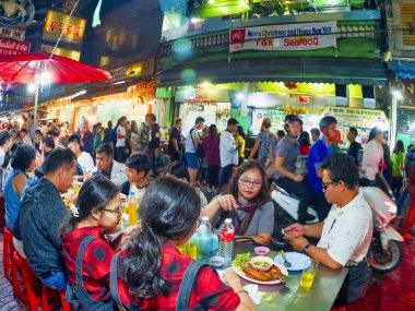 Bangkok, Tayland, 3 Ocak 2019, Gece Bangkok Chinatown Massive insan trafiği. Reçel dolu caddenin enerjisi ve aktivitesi