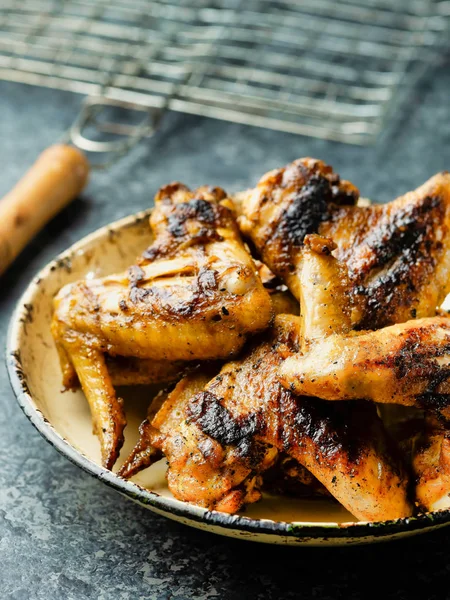 Close Van Een Plaat Van Barbecue Kip Vleugel — Stockfoto