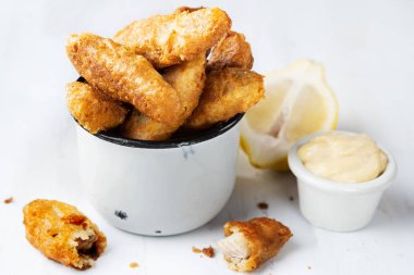 altın ekmekli balık parmakları