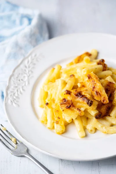 Rustikale goldene Macaroni und Käse — Stockfoto