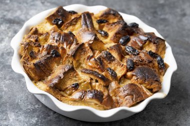 rustik altın İngilizce ekmek ve tereyağı puding