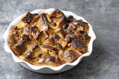 rustik altın İngilizce ekmek ve tereyağı puding