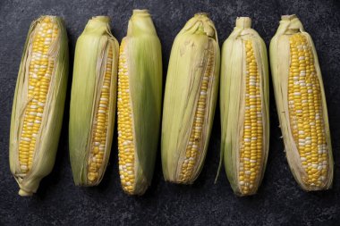 Mısır pişmiş altın kulak