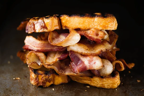 Morelovu sendvič rustikální anglické slaniny — Stock fotografie