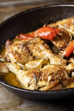 rustik İtalyan altın toskana tavuk