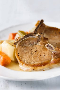 rustik germain kızarmış domuz pirzolası