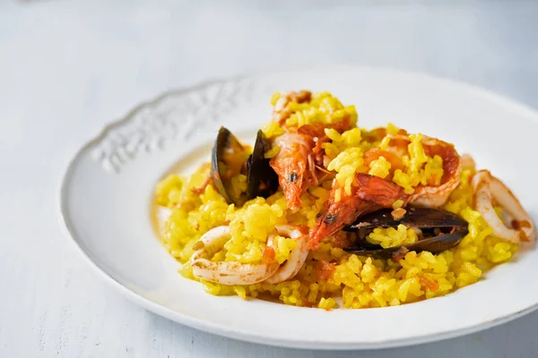 Rustique espagnol fruits de mer paella — Photo