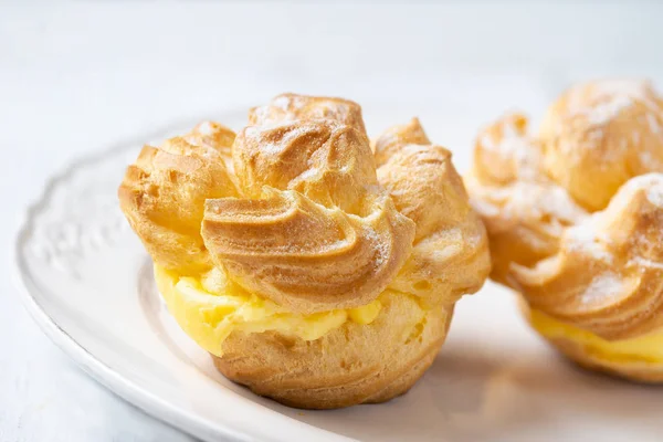 Goldener französischer Pudding-Blätterteig — Stockfoto