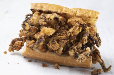 rustik kızarmış kalamar sandviç