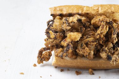 rustik kızarmış kalamar sandviç