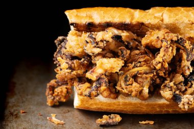 rustik kızarmış kalamar sandviç