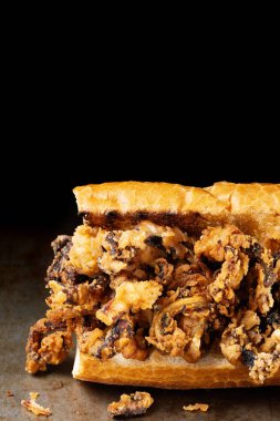 rustik kızarmış kalamar sandviç