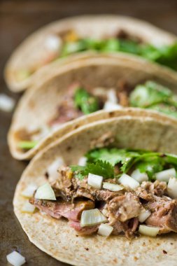 Meksika usulü Meksika usulü domuz carnitas taco sokak yemeği.