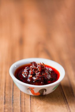 Çin sichuan kırmızı biber yağını kapatın. 