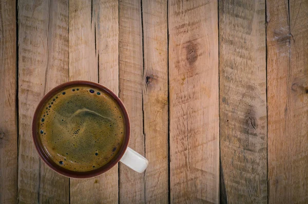 Draufsicht Auf Tasse Mit Kaffee Auf Holzgrund — Stockfoto