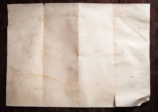 Ahşap Arka Plan Sayfasındaki Boş Yaşlı Kağıt — Stok fotoğraf