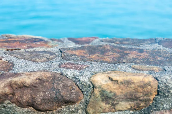 Steinboden Auf Blauem Wasserhintergrund — Stockfoto