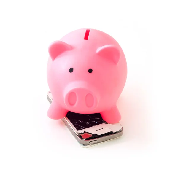 Banco Piggy Rosa Com Smartphone Caiu Isolado Fundo Branco — Fotografia de Stock