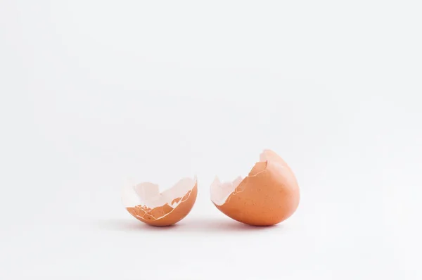 Cáscara Huevo Rota Aislada Sobre Fondo Blanco —  Fotos de Stock